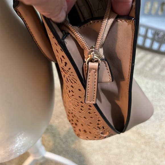 Kelly & Katie Convertible Crossbody - Picture 4 of 15